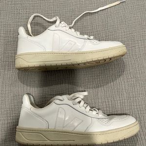 VEJA Woman’s white sneaker